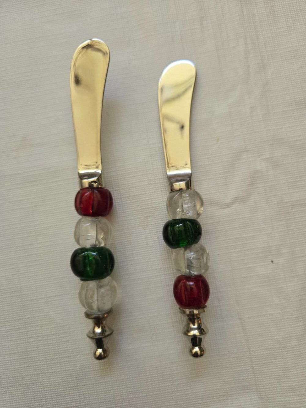 SET OF 2 STAINLESS STEEL SPREADERS WITH GLASS BEADS AND WIRE-WRAPPED HANDLES